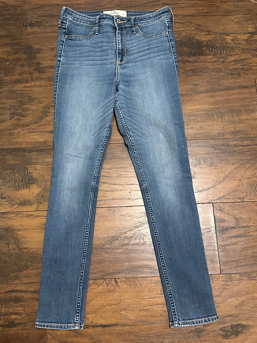 Hollister Women's Skinny Jeans in Medium Blue Wash size 9